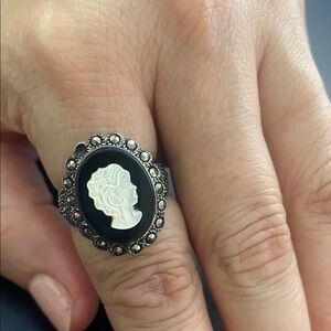 Elegant Black and White Cameo Ring
